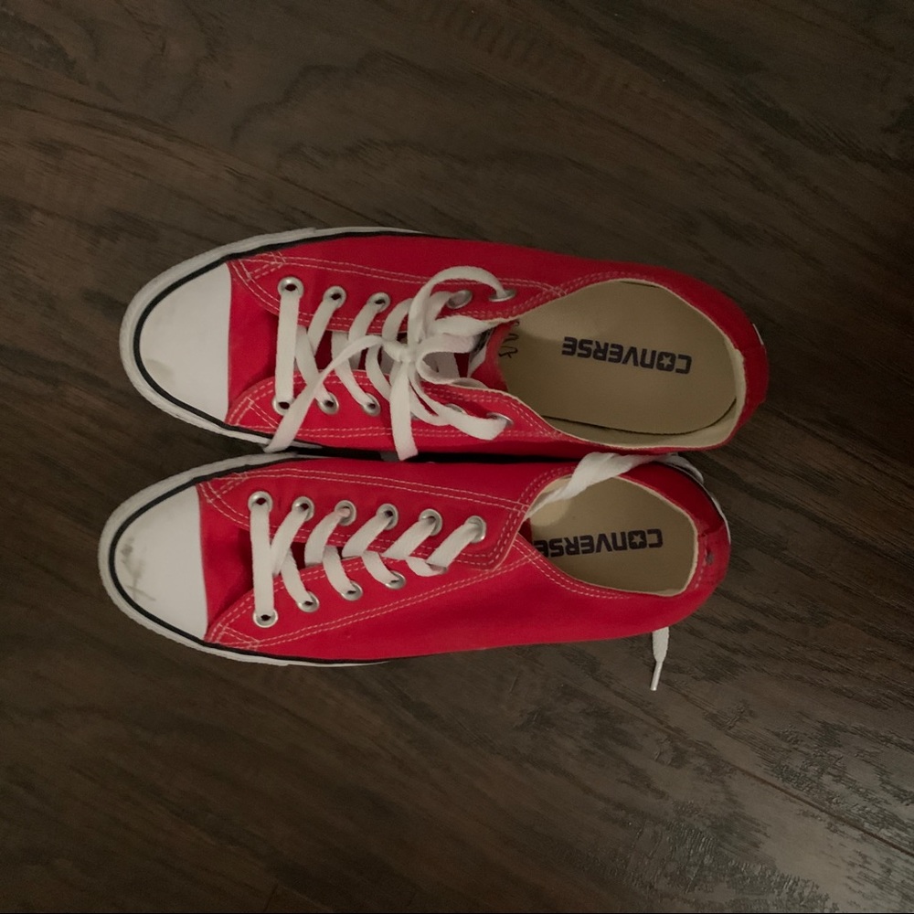 9.5 Women’s Red Converse